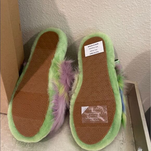 Fluff Yeah Slide Tie Dye Slippers In Green UGG Austrailia WOMENS SIZE 6 NEW - Picture 5 of 5